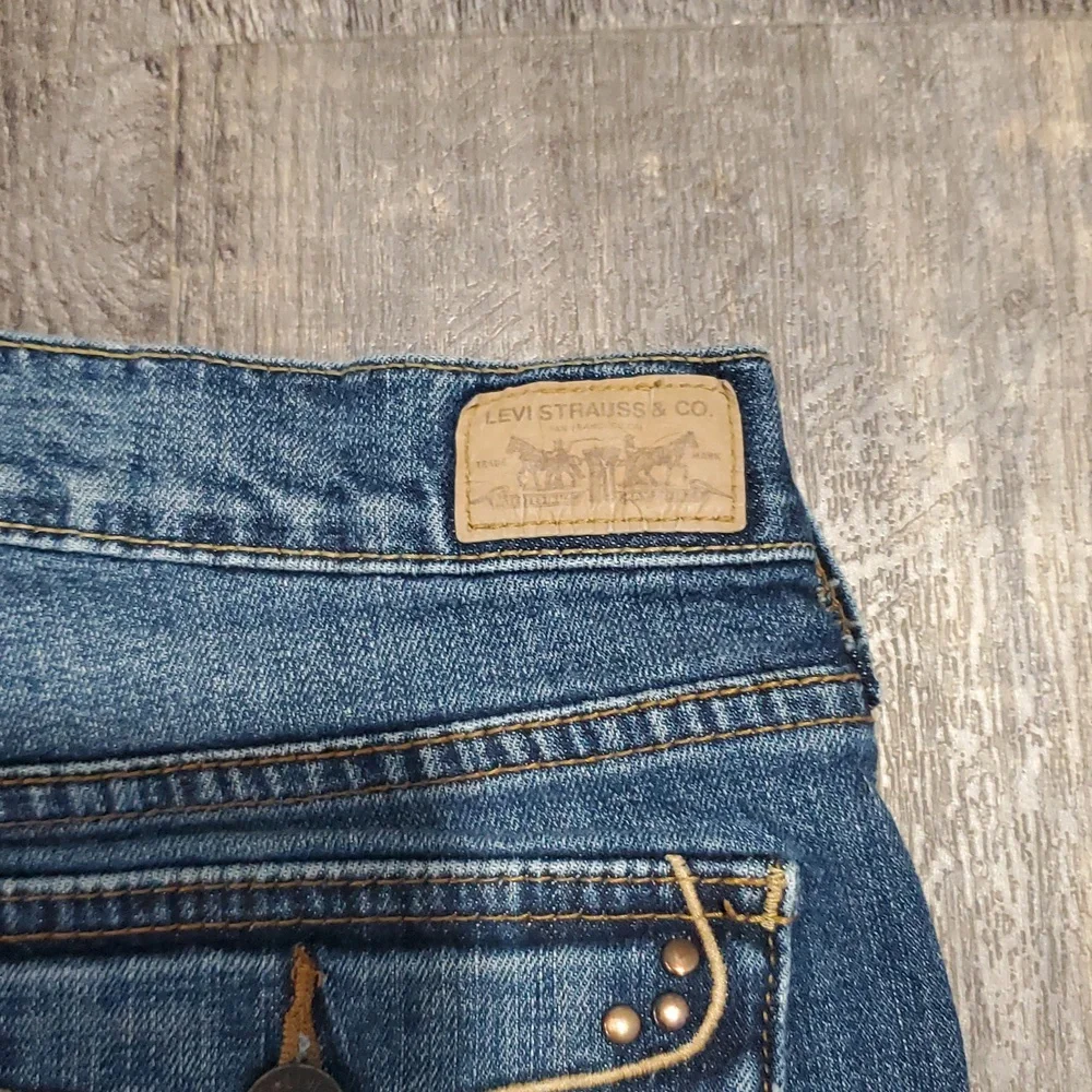 Levi 515 boot cut womens size 12M Blue Jeans Casual Medium Wash Distressed - Picture 10 of 12